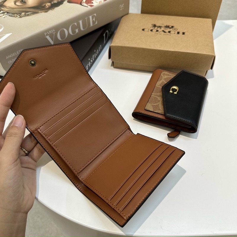 Ví coach nắp gập