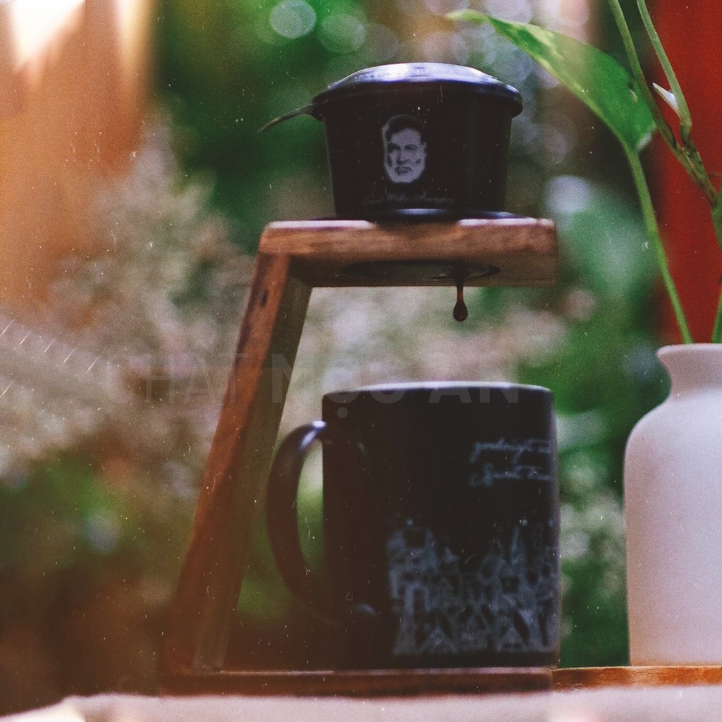 Giá đỡ phin cà phê Trung Nguyên, giá đỡ phễu v60 kiểu pour over, drill coffee kệ đỡ phin bằng gỗ tự nhiên, bền đẹp.