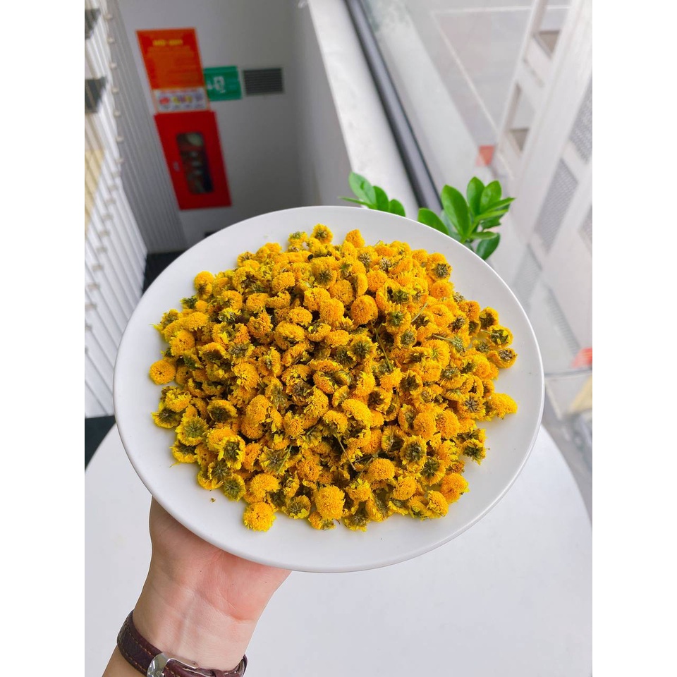 Bộ quà 8/3 2023 sang trọng gọn gàng với Nhụy hoa nghệ tây Saffron Salam cao cấp và 4 sản phẩm đi kèm