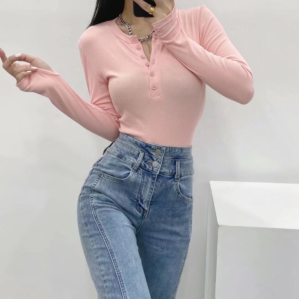 Áo thun croptop cổ tròn tay dài chất vải co giãn ôm người, phối nút cài siêu dễ thương có Bigsize ADO JEANS.