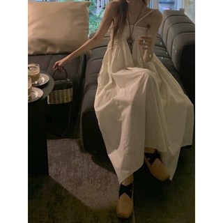 Đầm kem dài cổ yếm