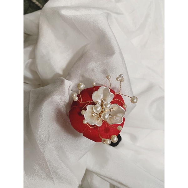 Bờm bí đeo cùng hanbok