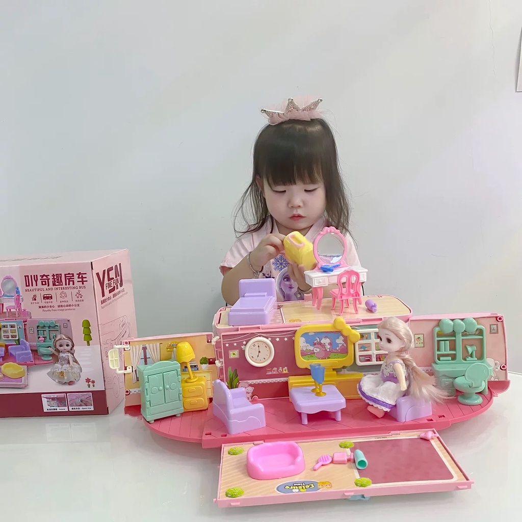 Đồ chơi xe bus màu hồng biến hình thành ngôi nhà búp bê đầy đủ nội thất phụ kiện dễ thương cho bé gái