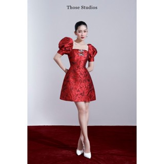 THOSE STUDIOS Đầm gấm tay phồng, đầm chữ a ngắn Jolie Dress 2 màu đen và đỏ đính Nơ Cài Isie sang trọng