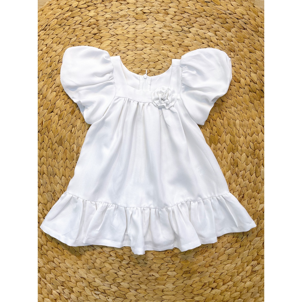 Váy Đầm Bé Gái Babydoll Màu Trắng Voan Hoa Cài Cổ Vuông - M174, M175, M176
