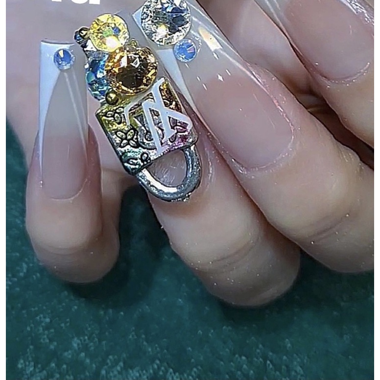 Charm túi titan chà neo siêu hot charm túi da và dây nịt con ong titan hoa to ngón chân 2023