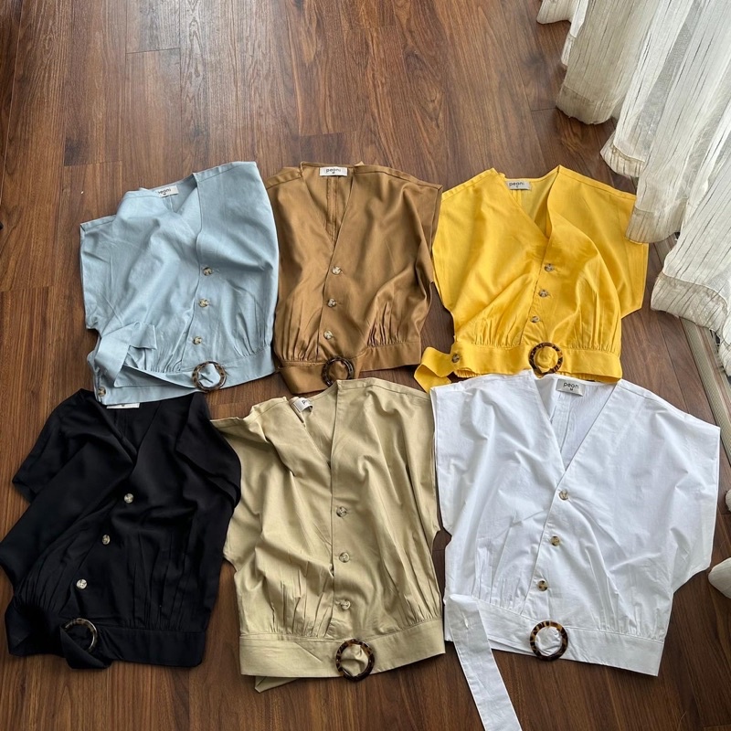 Áo kiểu lửng kèm belt. Hình cận vải shop chụp thật