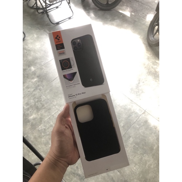 Ốp 13 promax spigen Core Armor Mag