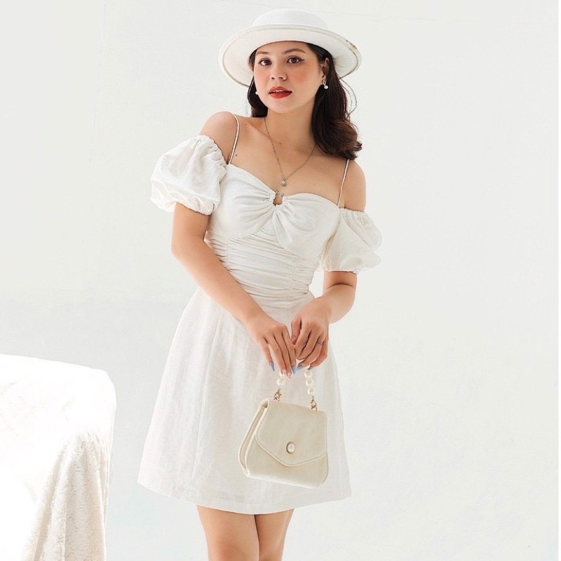 Váy rechic như hình size s mua sale 400k pass 150k