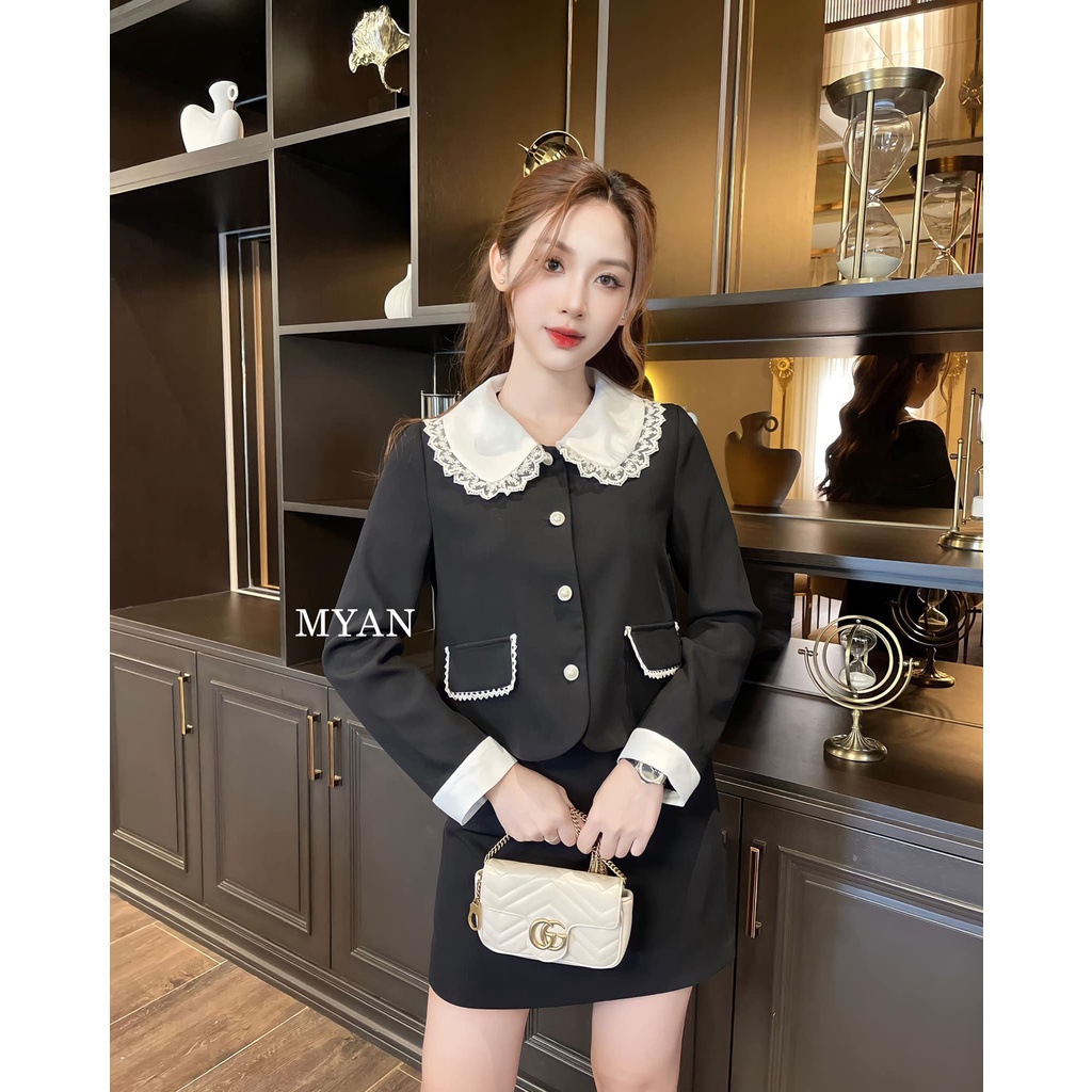 Áo Khoác Phối Ren MYAN Thiết Kế Dài Tay Cổ Peter Pan Viền Ren Cúc Ngọc 2 Nắp Túi Màu Đen Avn112209