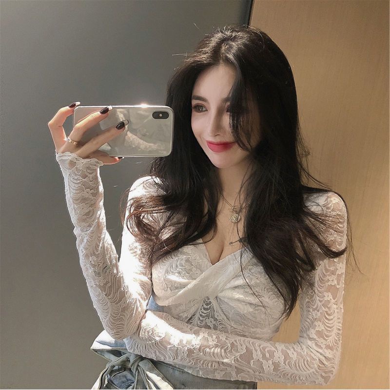 Áo Nữ Tay Dài Cổ Chữ V Phối Ren Thời Trang