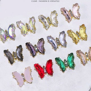 Charm bướm đá trong