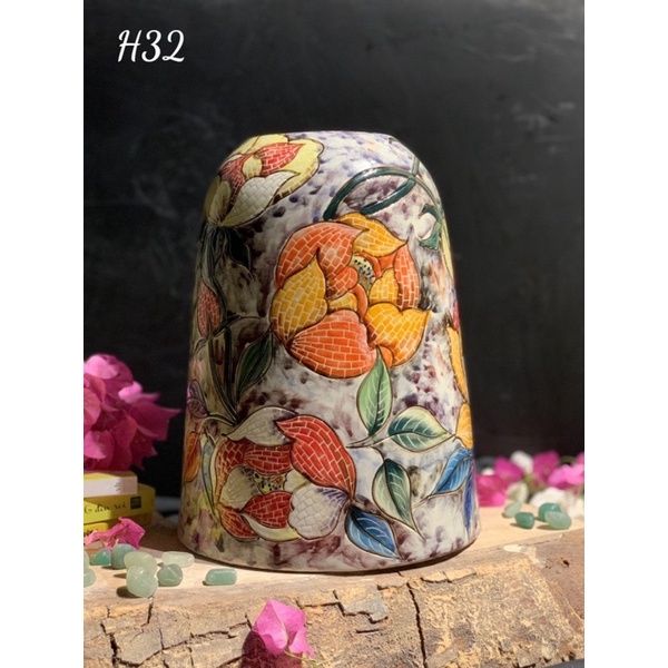 BÌNH CẮM HOA DÁNG CHUÔNG VẼ NGHỆ THUẬT .