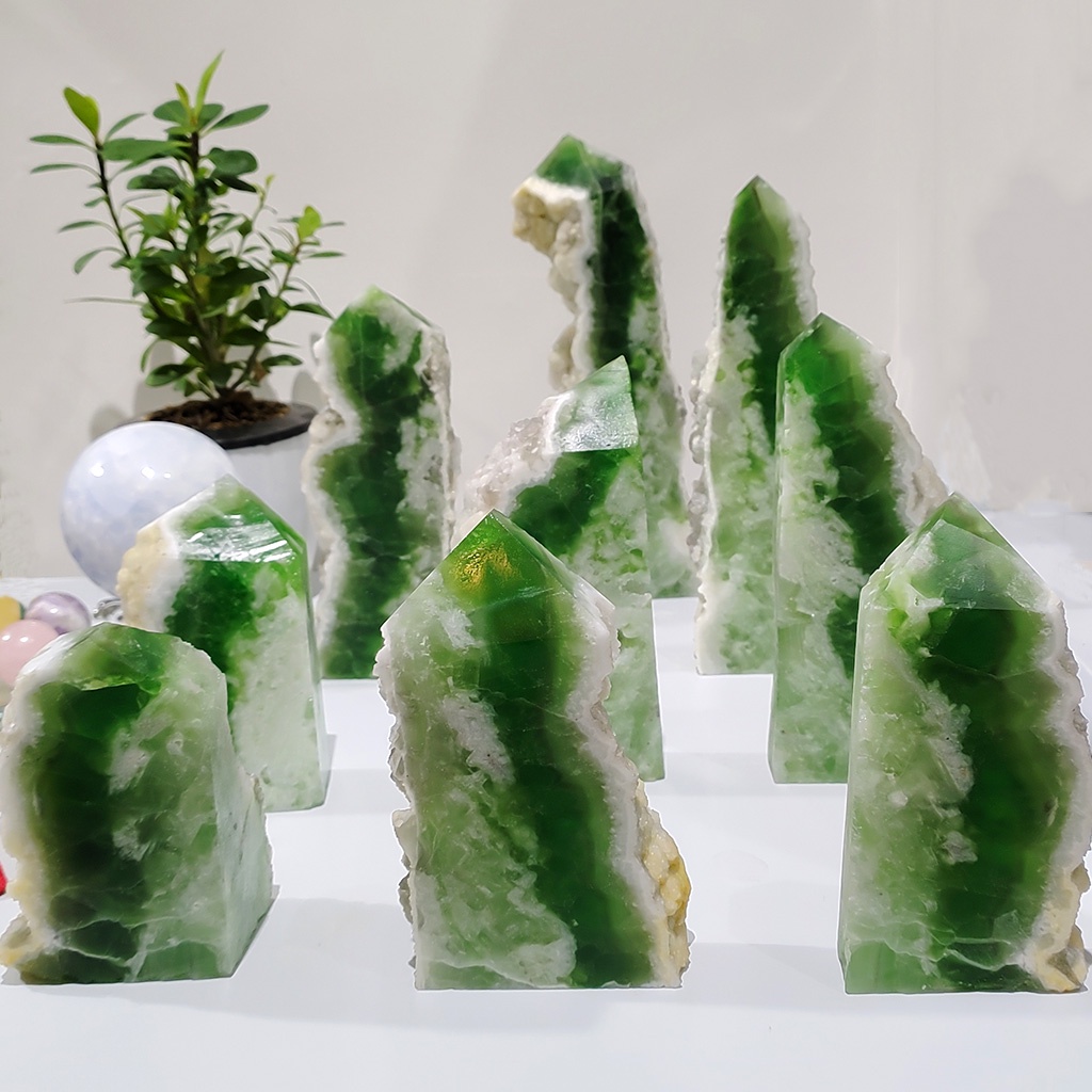 Tháp Eiffel Pha Lê Fluorite Tự Nhiên Dùng Trang Trí Nhà Cửa