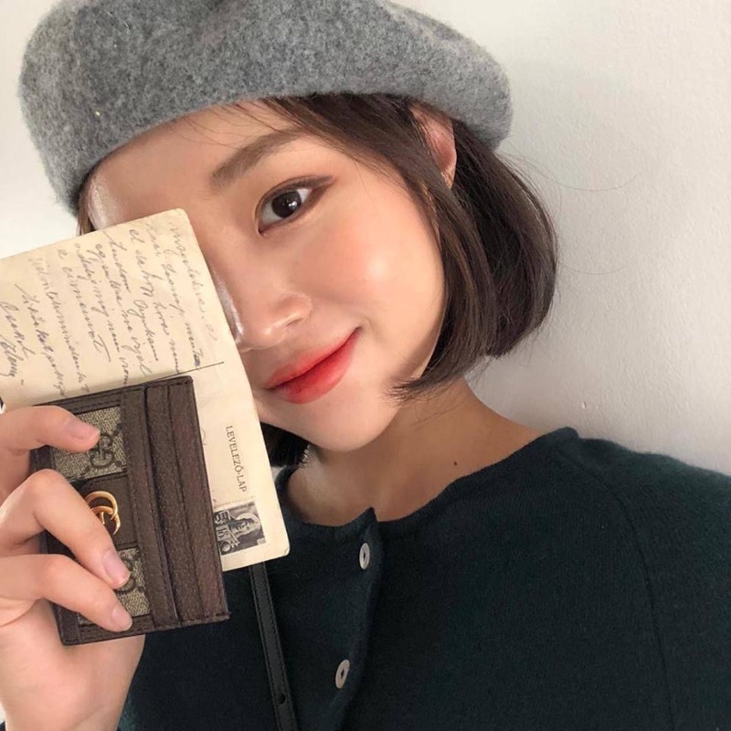 Có sẵn - Phấn bắt sáng Hourglass Ambient Strobe Lighting Powder cho khuôn mặt rạng rỡ