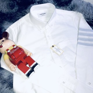 Áo sơ mi thom browne trắng viền 4 sọc xanh (hàng cao cấp)