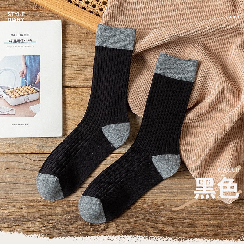 Đôi Vớ Cổ Trung Phối Màu Tương Phản Thời Trang Thu Đông Cho Nữ