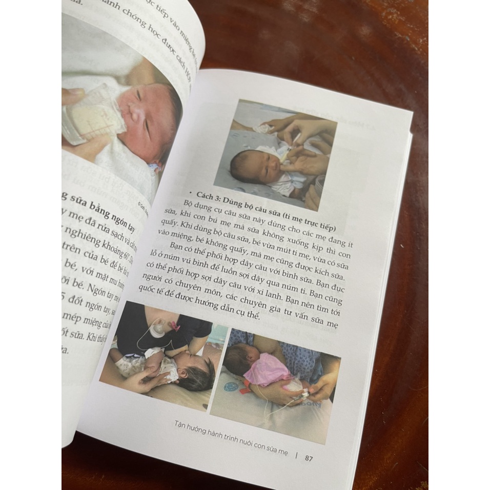 Sách - Tận hưởng hành trình nuôi con sữa mẹ