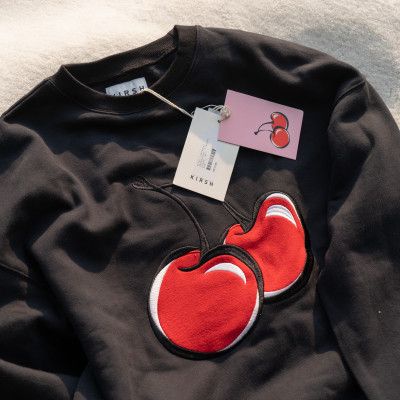 SWEATER FREESIZE MÀU ĐEN LOGO CHERRY PHONG CÁCH HÀN QUỐC K.I.R.S.H