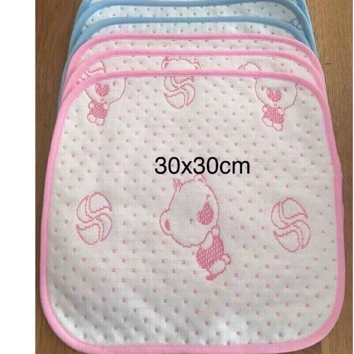 Tấm lót thay tã bỉm, chống thấm 4 lớp khổ nhỏ 30 x 30 cm