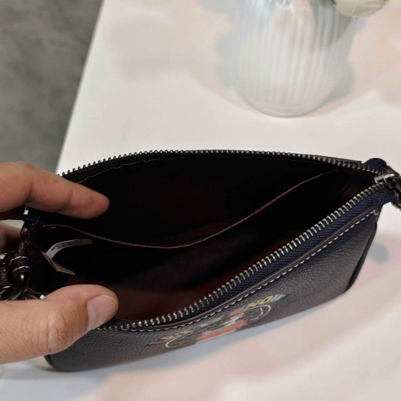 Coach Dáng thuyền vẻ đep của sự quý phái" và năng động hoạ tiết đan sen đã thật xịn sò