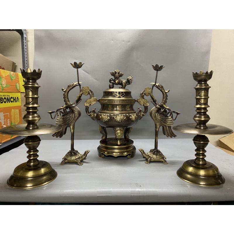 Bộ đỉnh lư đồng 45cm tam sự ngũ sự hoạ tiết hoa sòi đúc thủ công liền khối.