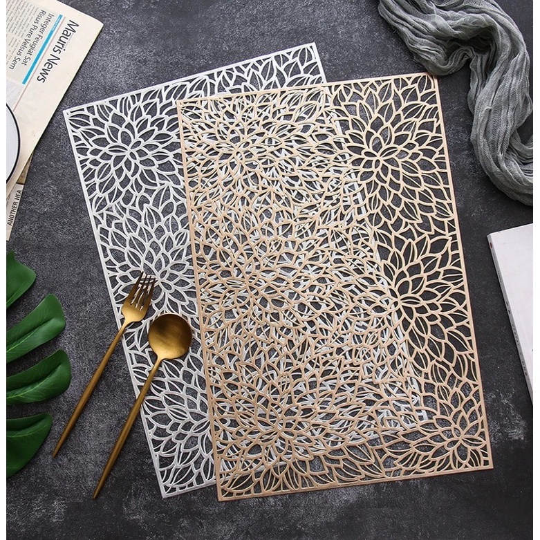 Tấm lót bàn ăn, lót lọ hoa, placemat, nhựa dẻo màu bạc, đường kính 38cm, xinh, rẻ, tiện lợi