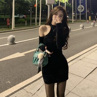 [𝐂𝐨́ 𝐒𝐚̆̃𝐧- 𝐇𝐨𝐚̉ 𝐓𝐨̂́𝐜] Đầm len ôm body hở vai style Hàn Quốc cá tính năng động