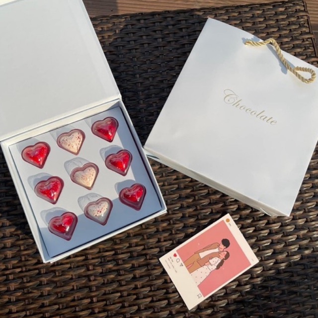 Set hộp đựng socola bonbons tim 9ô kèm túi (hồng - xanh)
