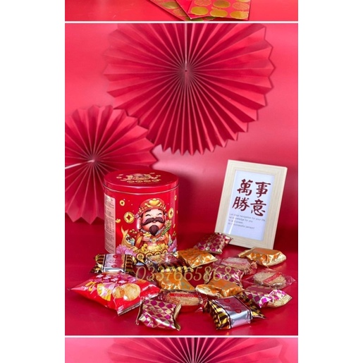 BÁNH MÈO CHIÊU TÀI & THẦN TÀI JINSIBO HỘP THIẾC TRỤ TRÒN 308gr