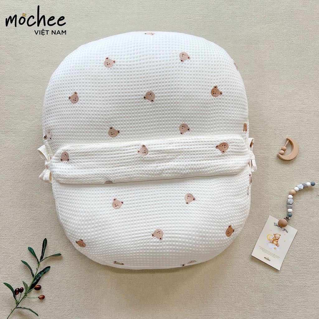 GỐI CHỐNG TRÀO NGƯỢC VẢI WAFFLE  MOCHEE - GẤU THÊU