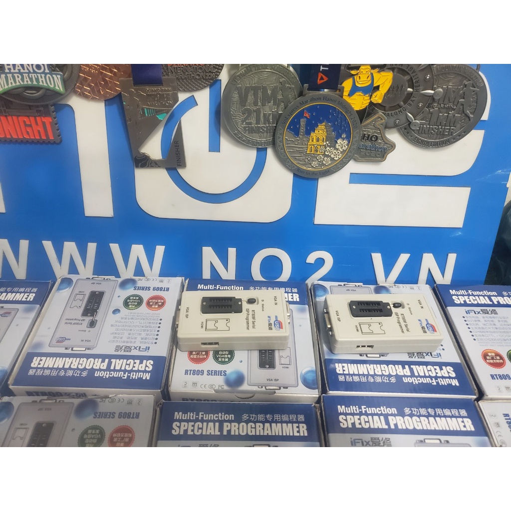 Máy chép ROM PRO RT809F gồn đế 8 chân to và nhỏ