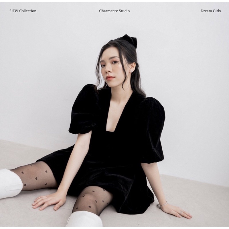 Váy babydoll nhung đen Charmante Studio