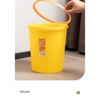 thùng rác con vịt vàng