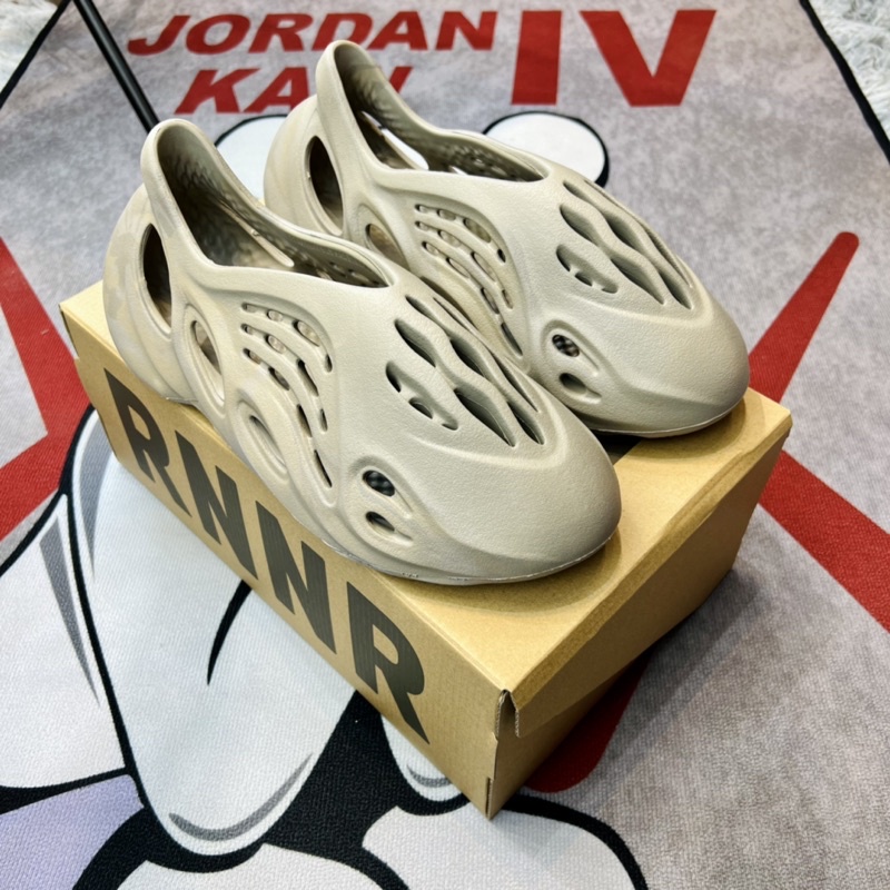 Sneaker YZ Foam Runner Hàng SC