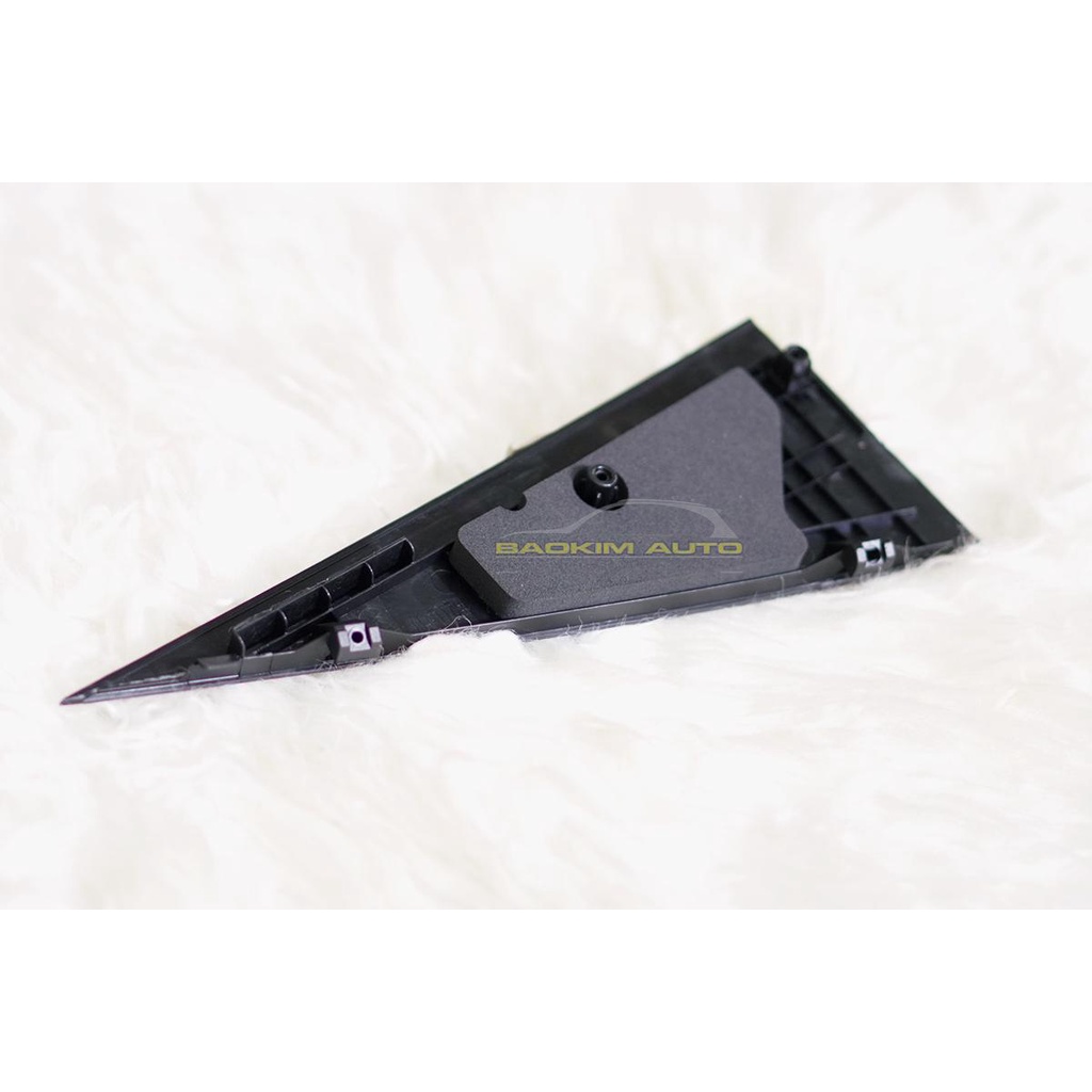 Ốp tam giác cửa kính sau Chevrolet Captiva - Bên tài , chính hãng GM, nhập khẩu GM Korea