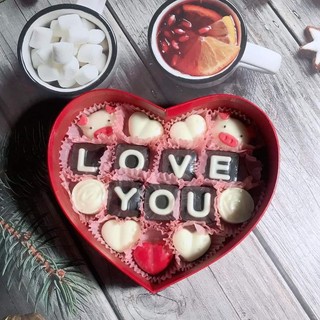 Hộp socola 17-20 viên làm quà tặng valentine ý nghĩa