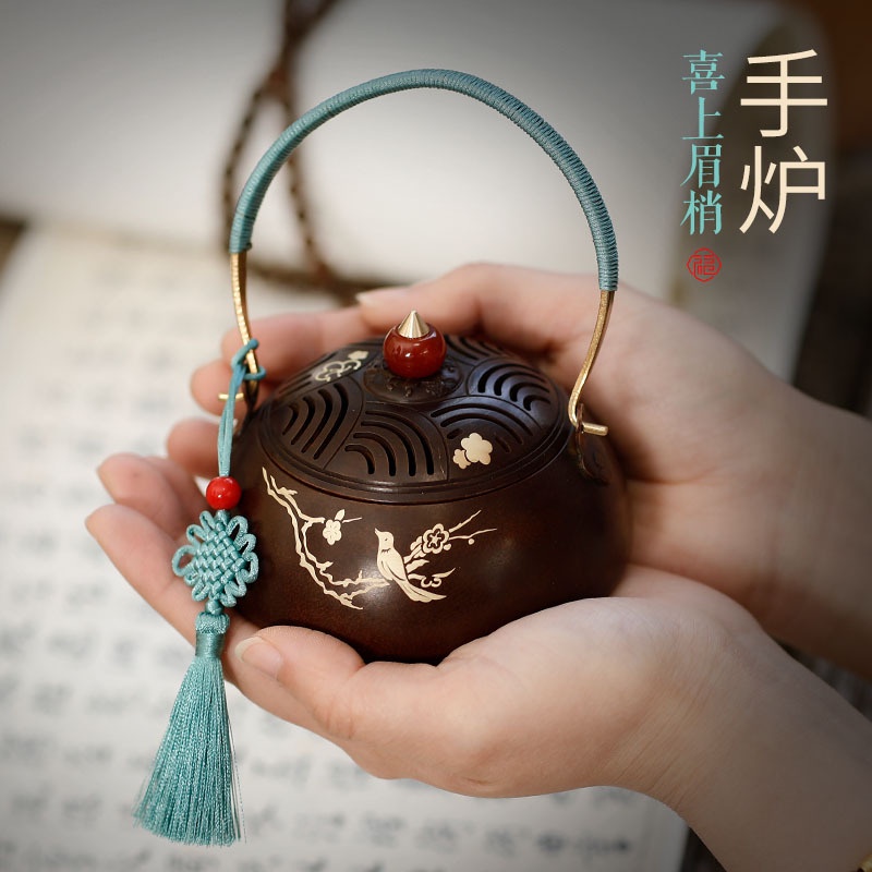 Lư hương xông trầm bằng đồng đúc nguyên khối, thân khắc họa tiết chim Họa My