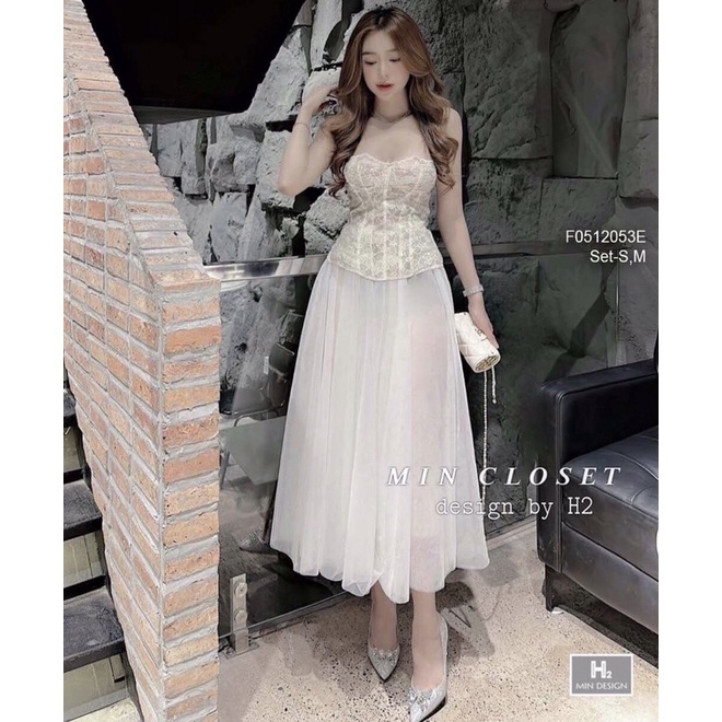 Set áo ống ren hoa viền bèo kèm Váy lưới dài có lót TT0512
