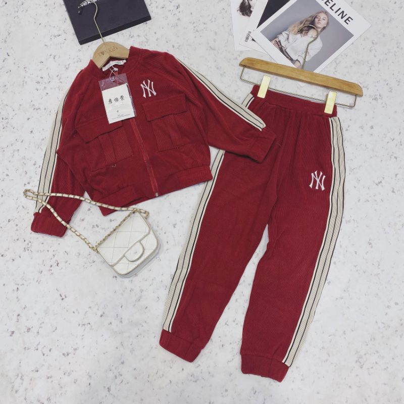 Bộ  len  tăm  nhung