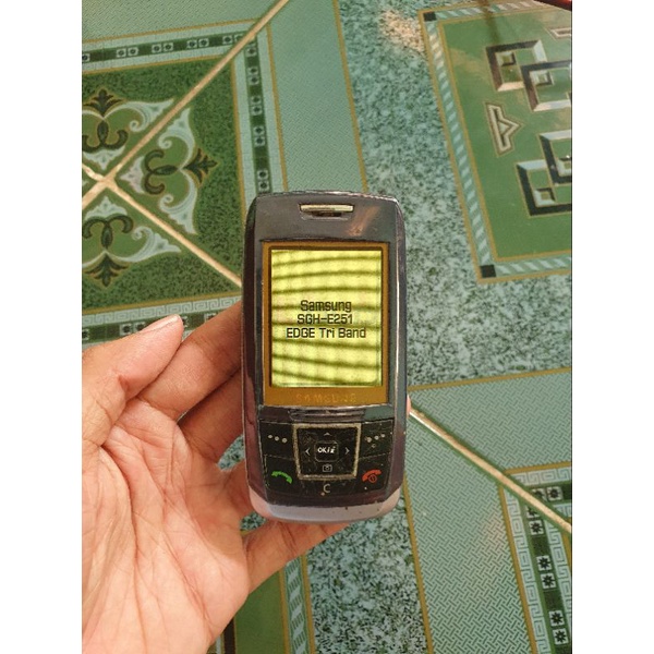 Điện thoại Samsung Sgh E250 nghe gọi
