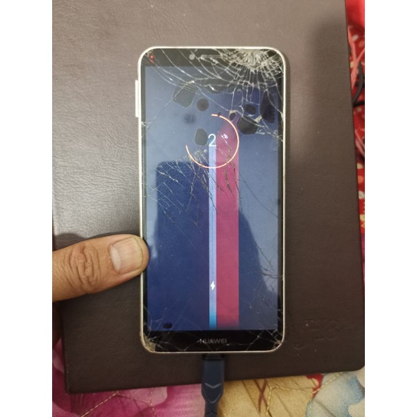 Điện thoại Huawei honor 7a hỏng màn hình may là xác nhé dành cho ai cần ạh cọn bạn nào ko hiểu đừng vào hỏi dùng đươc ko