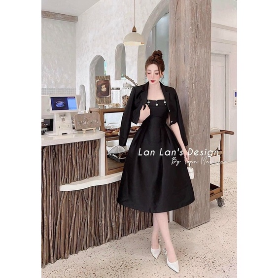 Đầm dự tiệc trắng đen phom xoè kèm áo khoác dài tay