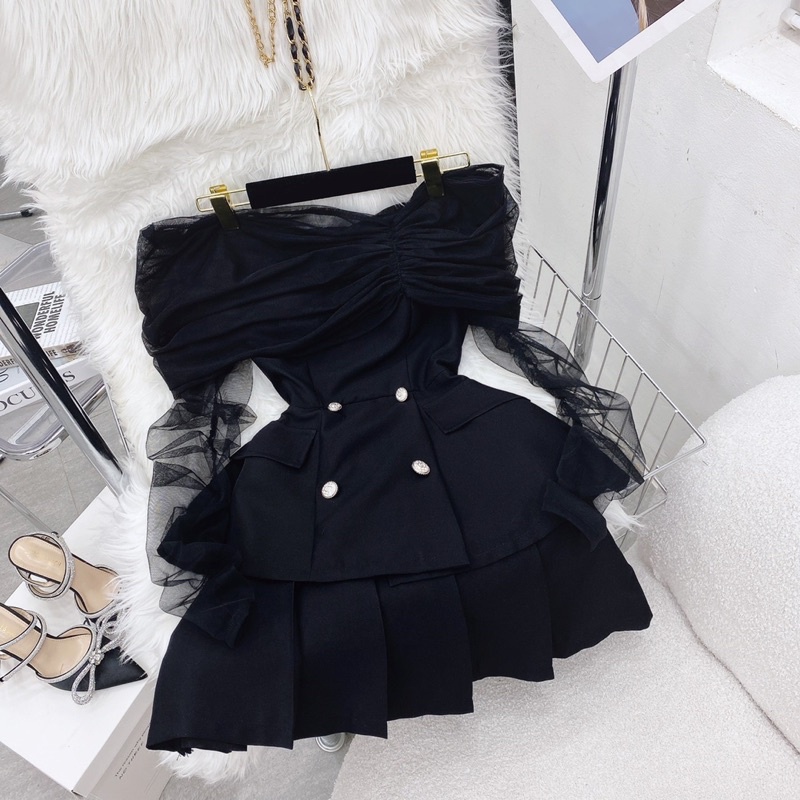 SET ĐEN PHỐI VOAN TRỄ VAI NHÍU NGỰC CHÂN VÁY XẾP LY