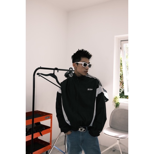 Áo khoác dù BLISH đen - phối xám trắng.