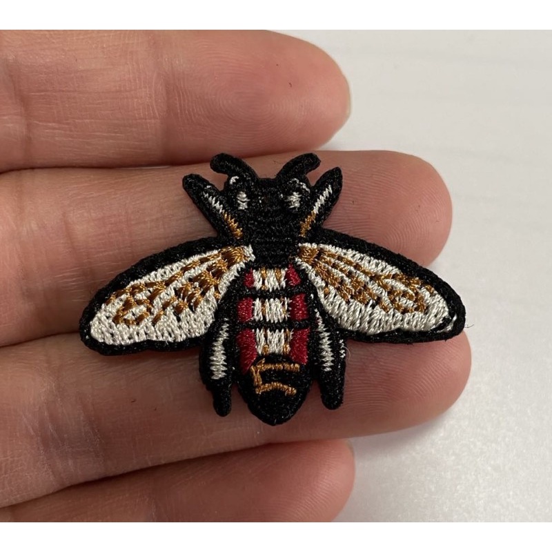 Miếng Dán Ủi Quần Áo Trẻ Em Thêu Hình Hoa Và Ong Nhỏ