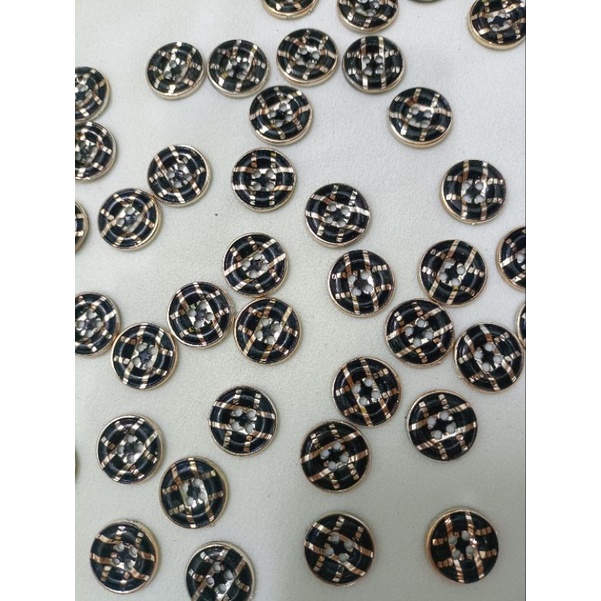 20 NÚT ĐEN SỌC VÀNG size 1.8 cm