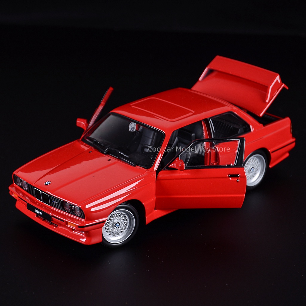 Bburago Mô Hình Xe Hơi Thể Thao 1988 BMW M3  Tỉ Lệ 1: 24