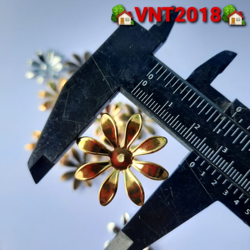 Mẫu hoa kim loại 8 cánh