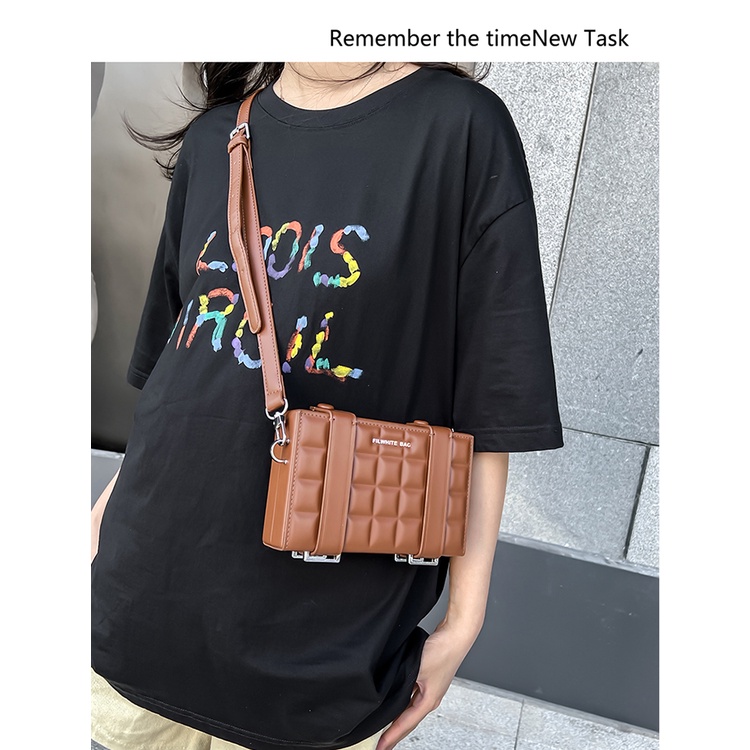 [MENSWEAR ELEGANT FARMER] Túi hộp da đeo chéo da hoạ tiết ô vuông phù hợp cho cả nam &amp; nữ (1018)